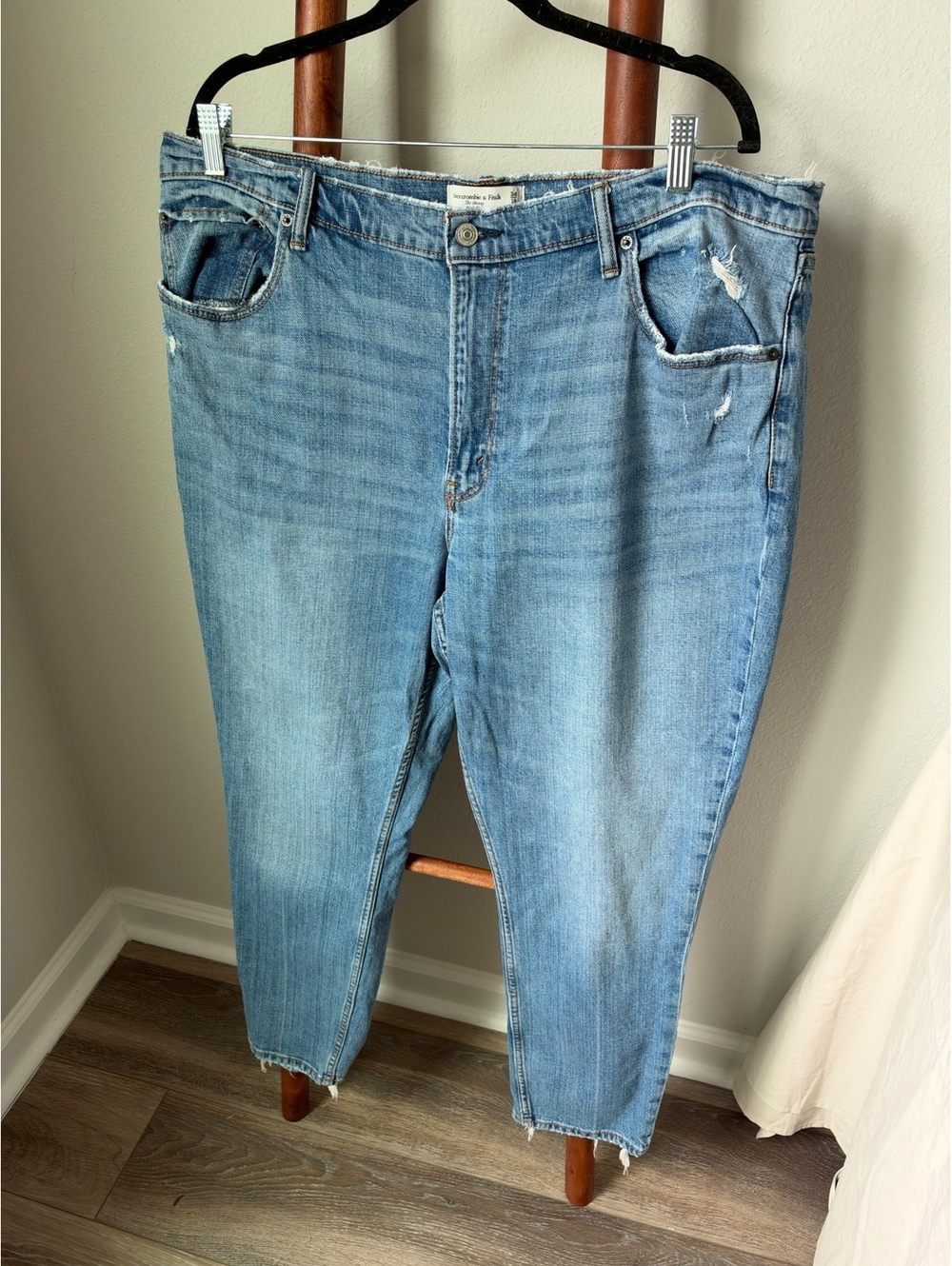 Abercrombie & Fitch The Skinny High Rise Jeans Size 34/18 Light Wash Distressed